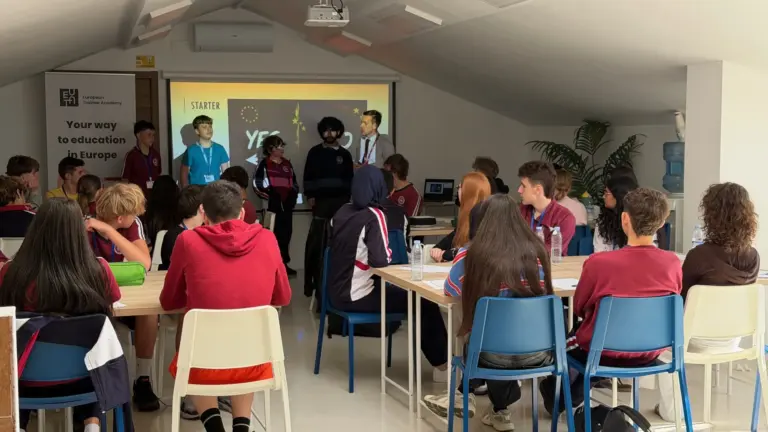 A faction presenting its ideas to the whole group
